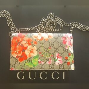 Gucci Supreme blooms GG monogram with chain crossbody purse- Authentic-new